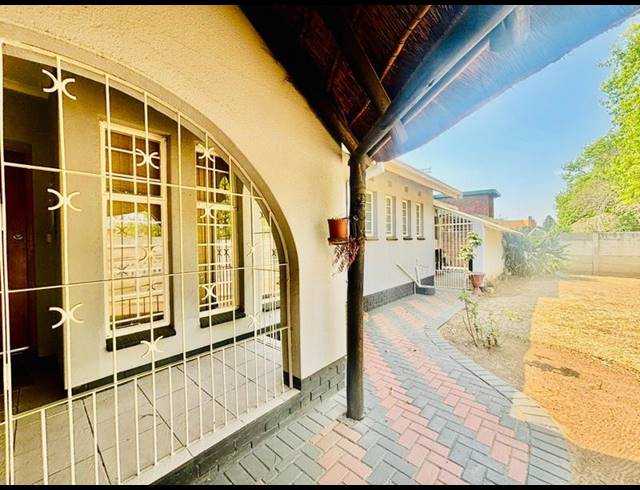 3 BEDROOM HOUSE FOR SALE IN VANDERBIJLPARK CE 3